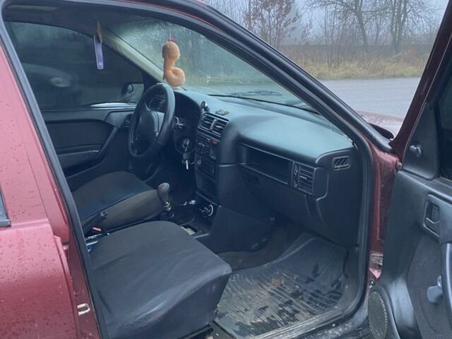 Красный Опель Вектра, объемом двигателя 1.8 л и пробегом 777 тыс. км за 2000 $, фото 4 на Automoto.ua