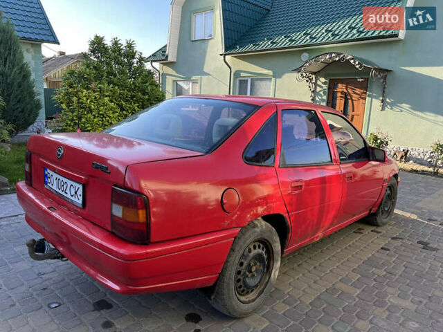 Красный Опель Вектра, объемом двигателя 1.6 л и пробегом 300 тыс. км за 680 $, фото 3 на Automoto.ua