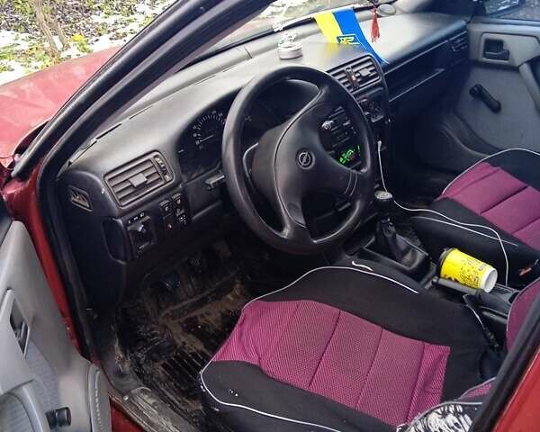 Красный Опель Вектра, объемом двигателя 1.8 л и пробегом 300 тыс. км за 1294 $, фото 5 на Automoto.ua