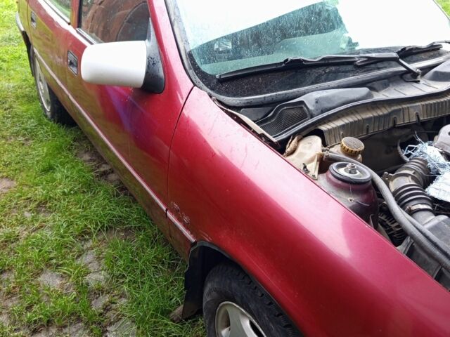 Червоний Опель Вектра, об'ємом двигуна 1 л та пробігом 3 тис. км за 500 $, фото 1 на Automoto.ua