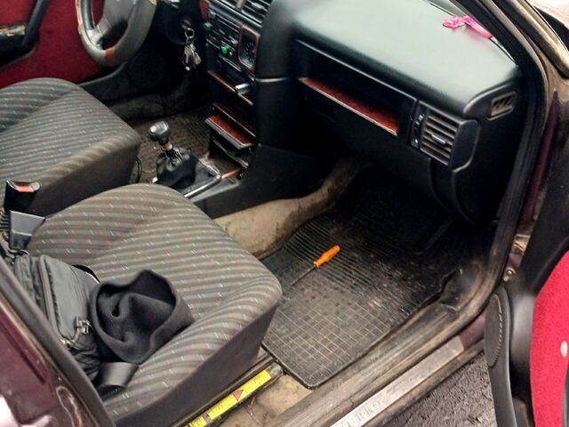 Красный Опель Вектра, объемом двигателя 2 л и пробегом 0 тыс. км за 850 $, фото 6 на Automoto.ua