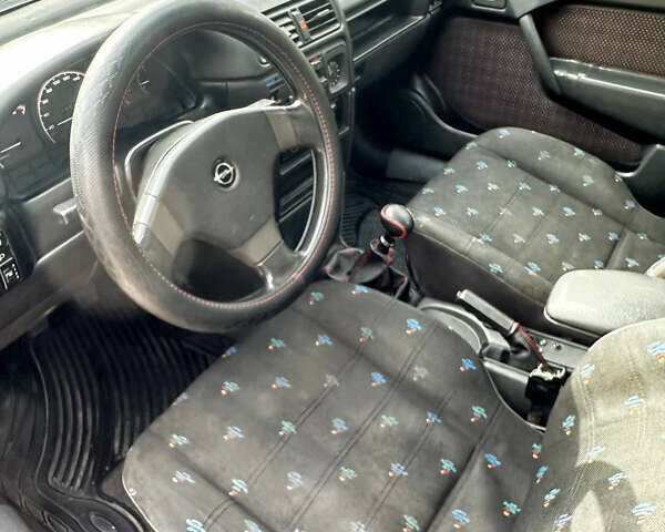 Красный Опель Вектра, объемом двигателя 1.8 л и пробегом 100 тыс. км за 3100 $, фото 11 на Automoto.ua