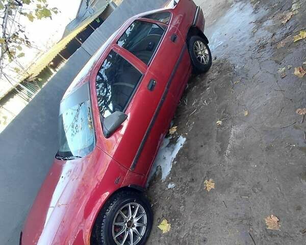 Красный Опель Вектра, объемом двигателя 1.6 л и пробегом 304 тыс. км за 1300 $, фото 4 на Automoto.ua