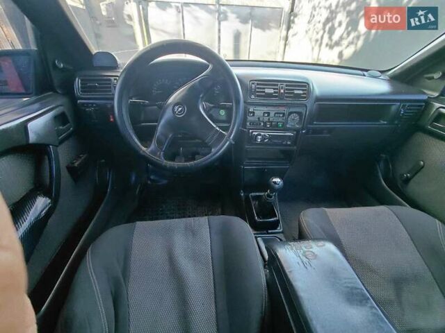 Красный Опель Вектра, объемом двигателя 1.6 л и пробегом 304 тыс. км за 1300 $, фото 8 на Automoto.ua