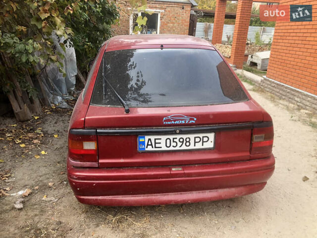 Опель Вектра 1993 в Никополе на Automoto.ua Красный Опель Вектра, объемом двигателя 2 л и пробегом 443 тыс. км за 500 $, фото 1 на Automoto.ua