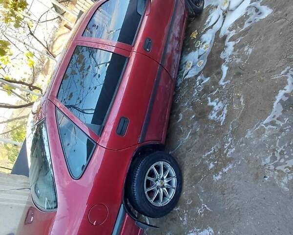 Красный Опель Вектра, объемом двигателя 1.6 л и пробегом 304 тыс. км за 1300 $, фото 3 на Automoto.ua