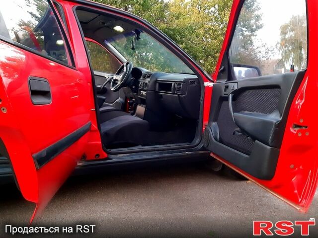 Красный Опель Вектра, объемом двигателя 1.8 л и пробегом 354 тыс. км за 2300 $, фото 3 на Automoto.ua