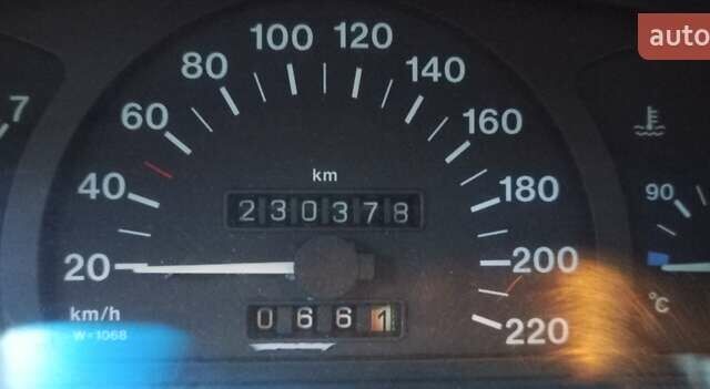 Красный Опель Вектра, объемом двигателя 1.6 л и пробегом 230 тыс. км за 2000 $, фото 4 на Automoto.ua