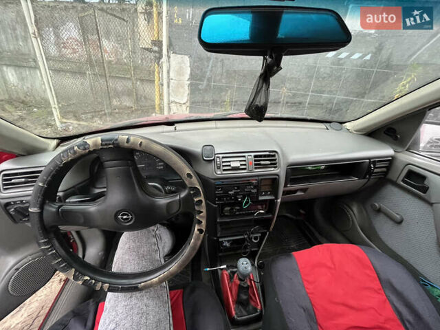 Червоний Опель Вектра, об'ємом двигуна 1.6 л та пробігом 395 тис. км за 600 $, фото 6 на Automoto.ua