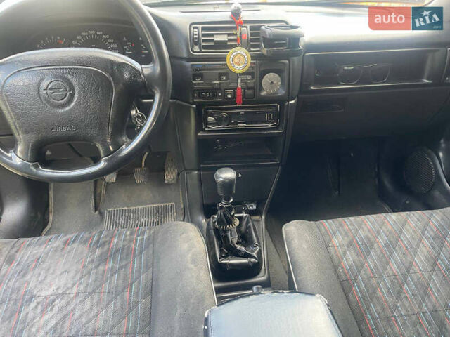 Червоний Опель Вектра, об'ємом двигуна 1.79 л та пробігом 307 тис. км за 1350 $, фото 6 на Automoto.ua