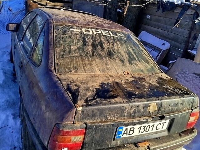 Красный Опель Вектра, объемом двигателя 2 л и пробегом 200 тыс. км за 700 $, фото 5 на Automoto.ua