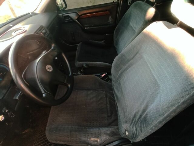 Красный Опель Вектра, объемом двигателя 2 л и пробегом 264 тыс. км за 1000 $, фото 6 на Automoto.ua