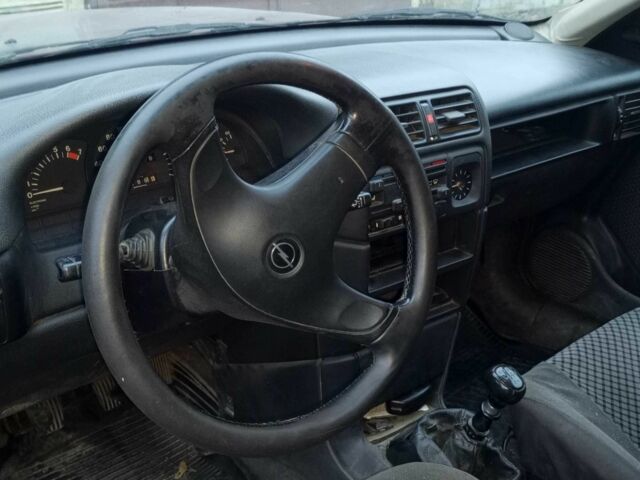 Красный Опель Вектра, объемом двигателя 1.6 л и пробегом 230 тыс. км за 2008 $, фото 9 на Automoto.ua