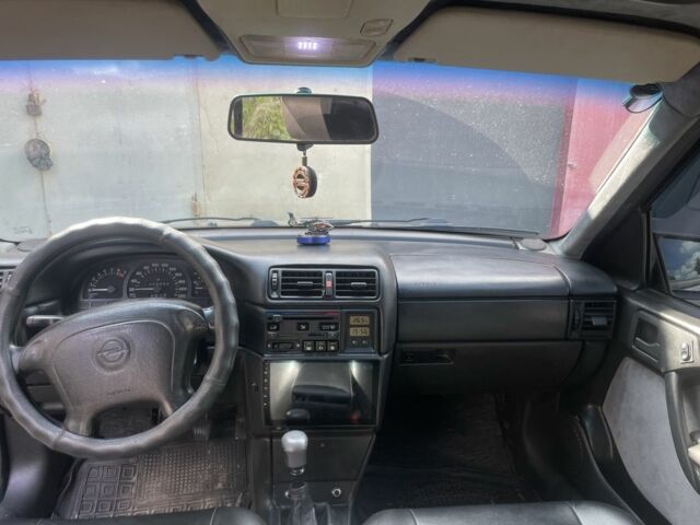 Красный Опель Вектра, объемом двигателя 2 л и пробегом 3 тыс. км за 3500 $, фото 2 на Automoto.ua