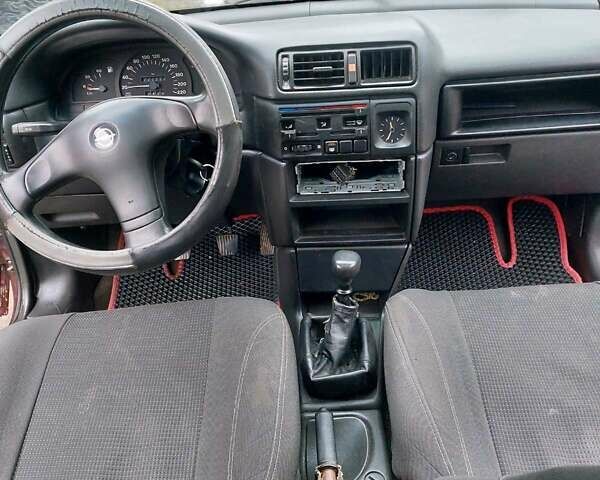 Красный Опель Вектра, объемом двигателя 1.8 л и пробегом 200 тыс. км за 650 $, фото 12 на Automoto.ua