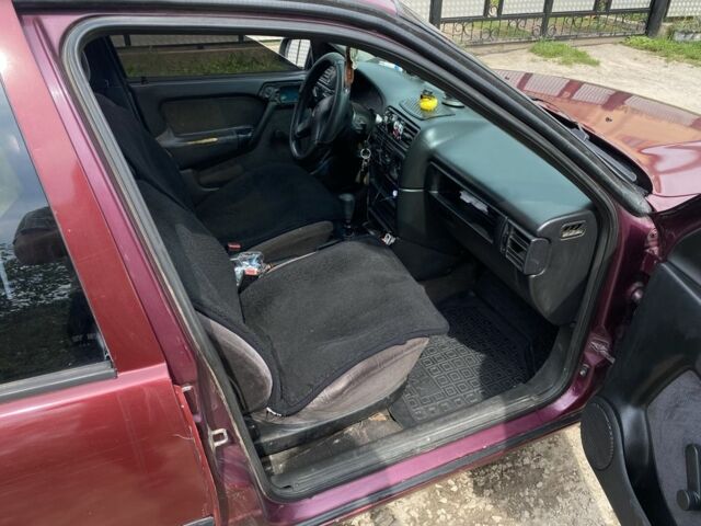 Красный Опель Вектра, объемом двигателя 1.6 л и пробегом 250 тыс. км за 1300 $, фото 6 на Automoto.ua