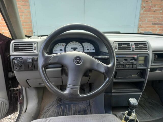 Красный Опель Вектра, объемом двигателя 2 л и пробегом 2 тыс. км за 1713 $, фото 3 на Automoto.ua