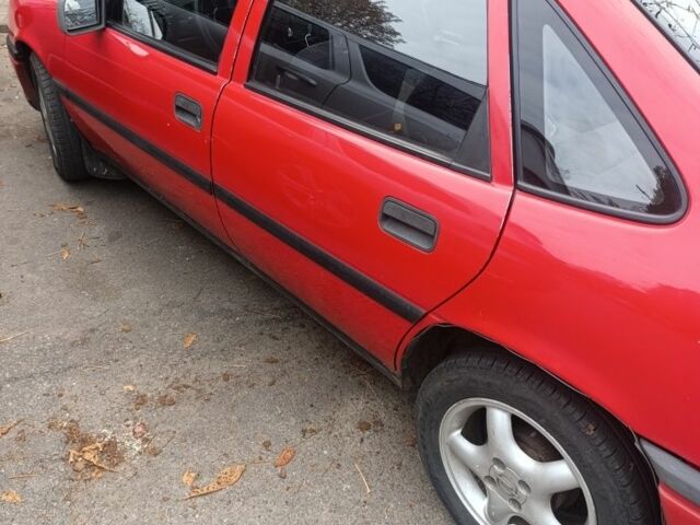 Красный Опель Вектра, объемом двигателя 1 л и пробегом 320 тыс. км за 1300 $, фото 6 на Automoto.ua