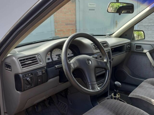 Красный Опель Вектра, объемом двигателя 2 л и пробегом 2 тыс. км за 1713 $, фото 4 на Automoto.ua