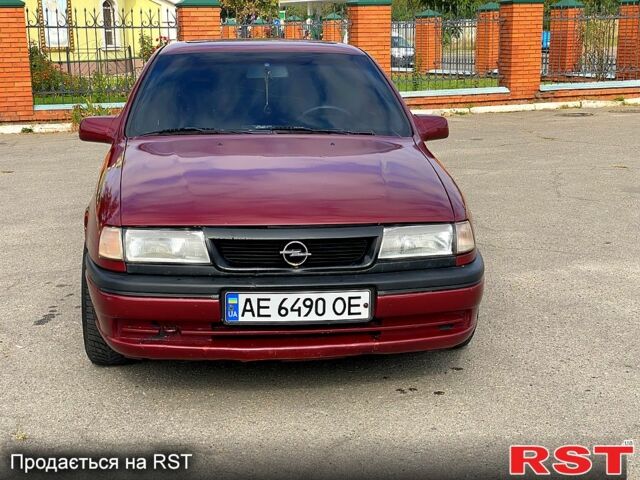 Красный Опель Вектра, объемом двигателя 1.6 л и пробегом 336 тыс. км за 2000 $, фото 1 на Automoto.ua