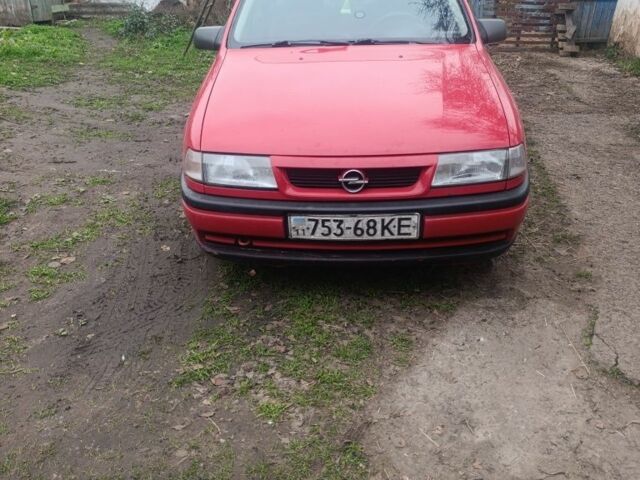 Красный Опель Вектра, объемом двигателя 1 л и пробегом 320 тыс. км за 1300 $, фото 4 на Automoto.ua