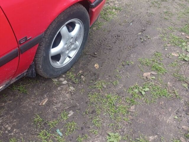 Красный Опель Вектра, объемом двигателя 1 л и пробегом 320 тыс. км за 1300 $, фото 1 на Automoto.ua