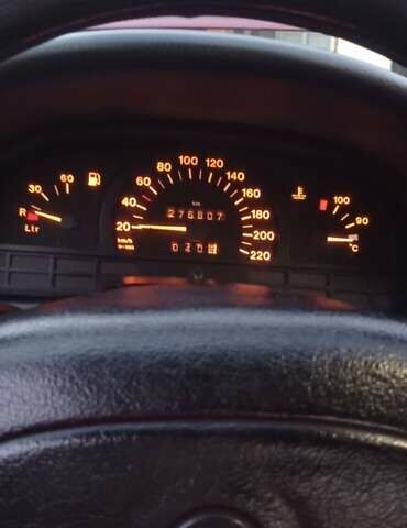 Червоний Опель Вектра, об'ємом двигуна 1.8 л та пробігом 250 тис. км за 2200 $, фото 8 на Automoto.ua