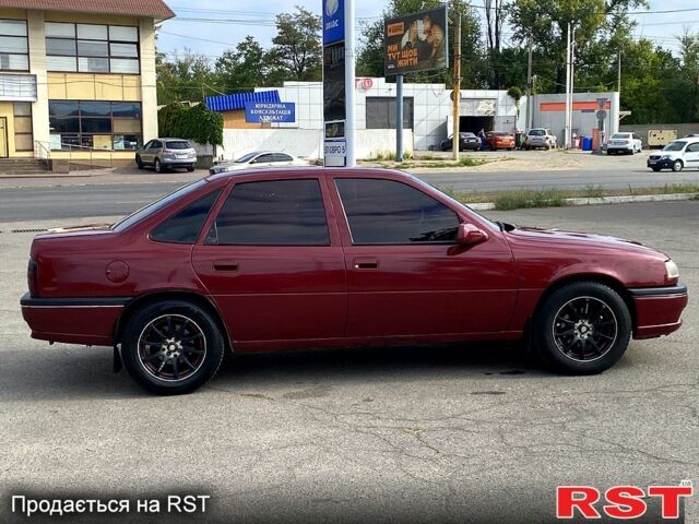 Красный Опель Вектра, объемом двигателя 1.6 л и пробегом 336 тыс. км за 2000 $, фото 5 на Automoto.ua