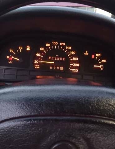 Червоний Опель Вектра, об'ємом двигуна 1.8 л та пробігом 250 тис. км за 2200 $, фото 11 на Automoto.ua