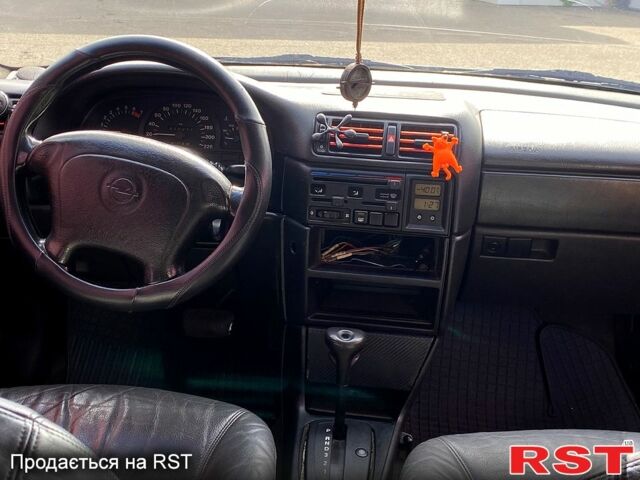 Красный Опель Вектра, объемом двигателя 1.6 л и пробегом 336 тыс. км за 2000 $, фото 6 на Automoto.ua