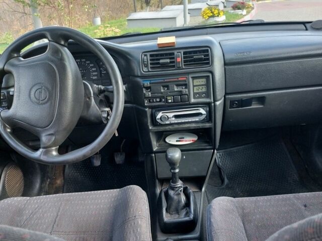 Опель Вектра 1995 в Рожище на Automoto.ua Красный Опель Вектра, объемом двигателя 1.8 л и пробегом 3 тыс. км за 1400 $, фото 7 на Automoto.ua