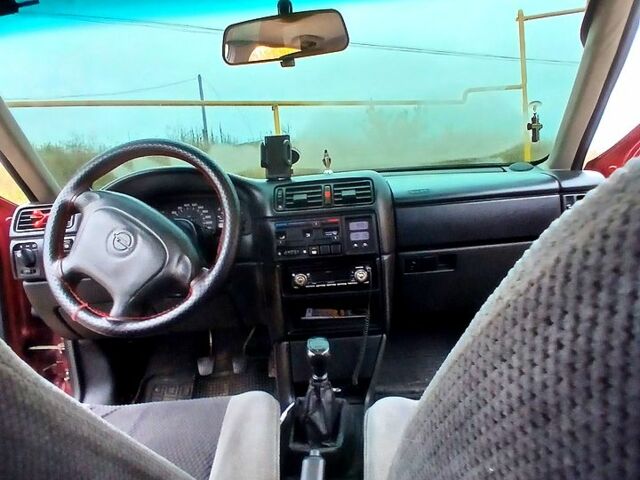 Опель Вектра 1995 в Коростене на Automoto.ua Красный Опель Вектра, объемом двигателя 2 л и пробегом 318 тыс. км за 2300 $, фото 1 на Automoto.ua