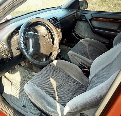 Красный Опель Вектра, объемом двигателя 1.8 л и пробегом 280 тыс. км за 1999 $, фото 5 на Automoto.ua