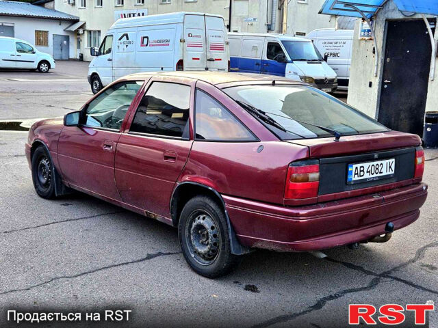 Красный Опель Вектра, объемом двигателя 2 л и пробегом 200 тыс. км за 900 $, фото 2 на Automoto.ua