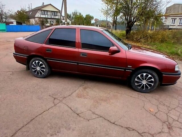 Опель Вектра 1995 в Коростене на Automoto.ua Красный Опель Вектра, объемом двигателя 2 л и пробегом 318 тыс. км за 2300 $, фото 9 на Automoto.ua