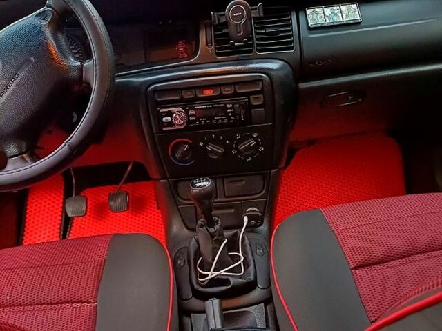 Красный Опель Вектра, объемом двигателя 1.8 л и пробегом 328 тыс. км за 3600 $, фото 6 на Automoto.ua