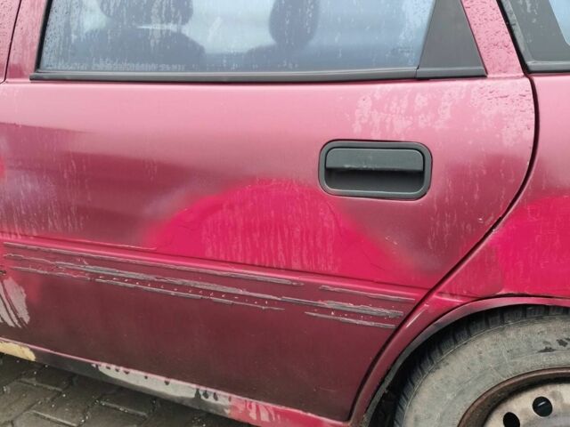 Красный Опель Вектра, объемом двигателя 1.6 л и пробегом 200 тыс. км за 600 $, фото 3 на Automoto.ua