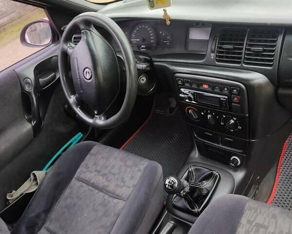 Красный Опель Вектра, объемом двигателя 1.6 л и пробегом 377 тыс. км за 2300 $, фото 4 на Automoto.ua