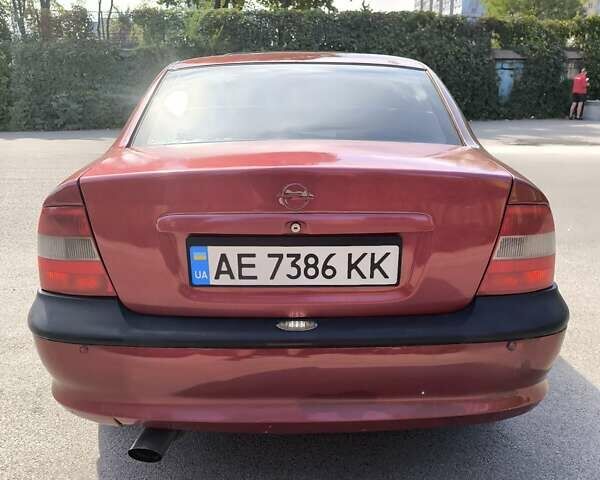 Червоний Опель Вектра, об'ємом двигуна 1.8 л та пробігом 300 тис. км за 1699 $, фото 5 на Automoto.ua