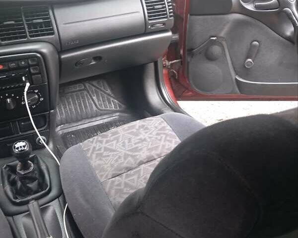 Червоний Опель Вектра, об'ємом двигуна 1.6 л та пробігом 250 тис. км за 2900 $, фото 15 на Automoto.ua