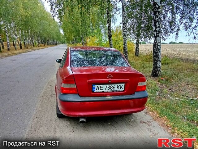 Красный Опель Вектра, объемом двигателя 1.8 л и пробегом 347 тыс. км за 1699 $, фото 1 на Automoto.ua