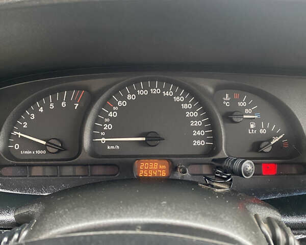 Красный Опель Вектра, объемом двигателя 2 л и пробегом 259 тыс. км за 3200 $, фото 11 на Automoto.ua