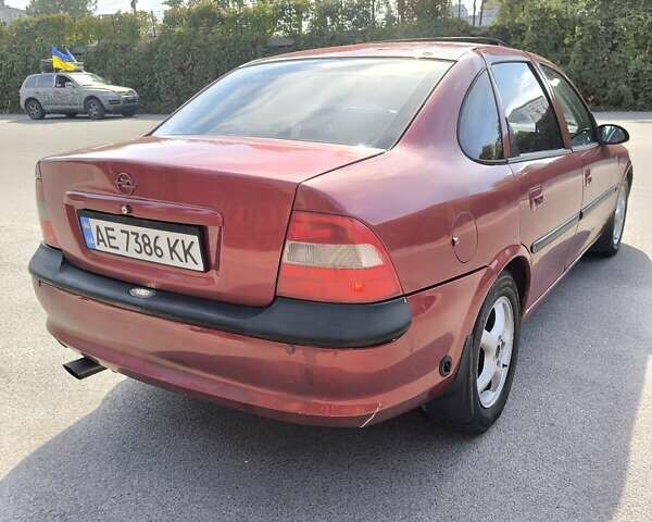 Червоний Опель Вектра, об'ємом двигуна 1.8 л та пробігом 300 тис. км за 1699 $, фото 9 на Automoto.ua