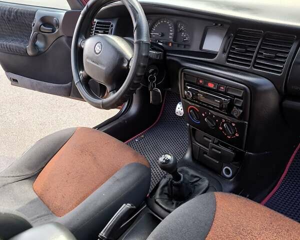 Червоний Опель Вектра, об'ємом двигуна 1.8 л та пробігом 300 тис. км за 1699 $, фото 17 на Automoto.ua