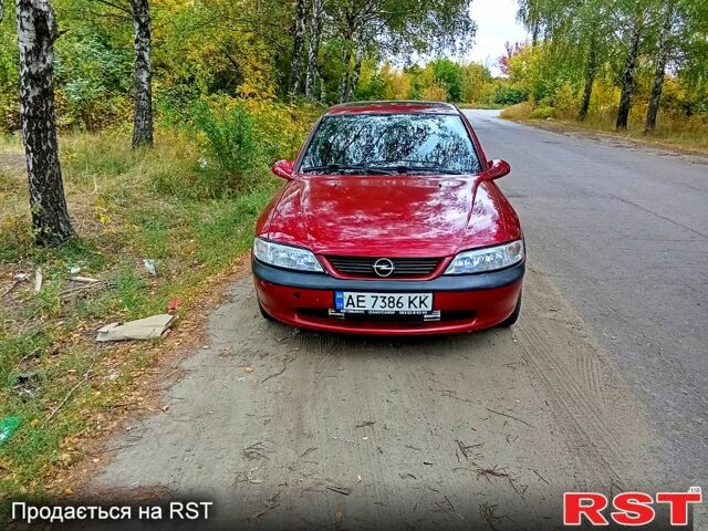 Красный Опель Вектра, объемом двигателя 1.8 л и пробегом 347 тыс. км за 1699 $, фото 3 на Automoto.ua