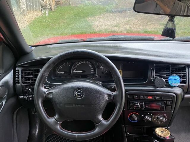 Червоний Опель Вектра, об'ємом двигуна 2 л та пробігом 259 тис. км за 3000 $, фото 5 на Automoto.ua