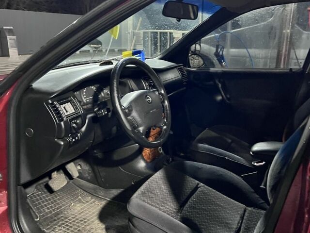 Червоний Опель Вектра, об'ємом двигуна 2 л та пробігом 267 тис. км за 2500 $, фото 6 на Automoto.ua