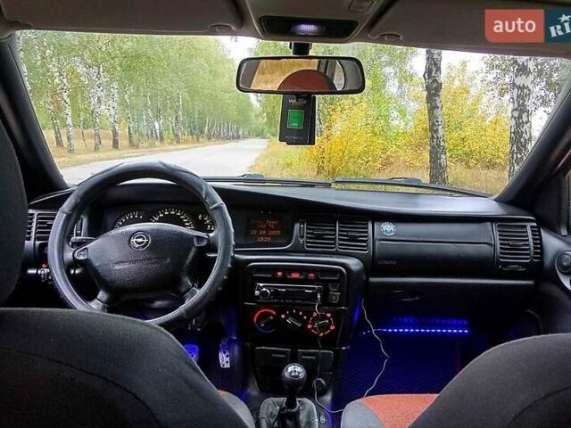 Красный Опель Вектра, объемом двигателя 1.8 л и пробегом 347 тыс. км за 1699 $, фото 1 на Automoto.ua