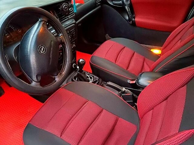 Красный Опель Вектра, объемом двигателя 1.8 л и пробегом 328 тыс. км за 3600 $, фото 5 на Automoto.ua