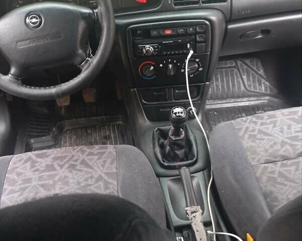 Червоний Опель Вектра, об'ємом двигуна 1.6 л та пробігом 250 тис. км за 2900 $, фото 16 на Automoto.ua